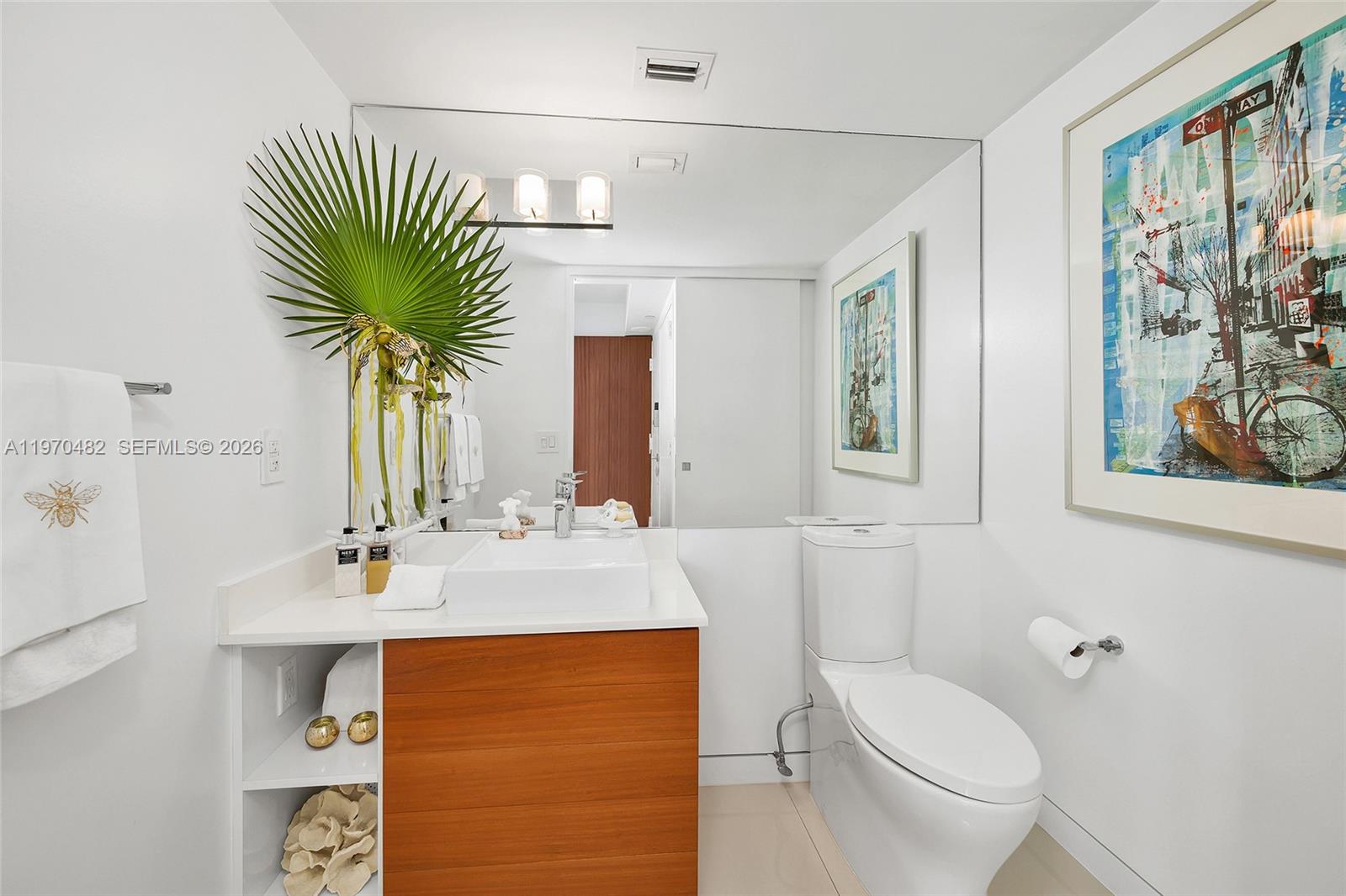 COMMODORE CLUB SOUTH COND - Residential