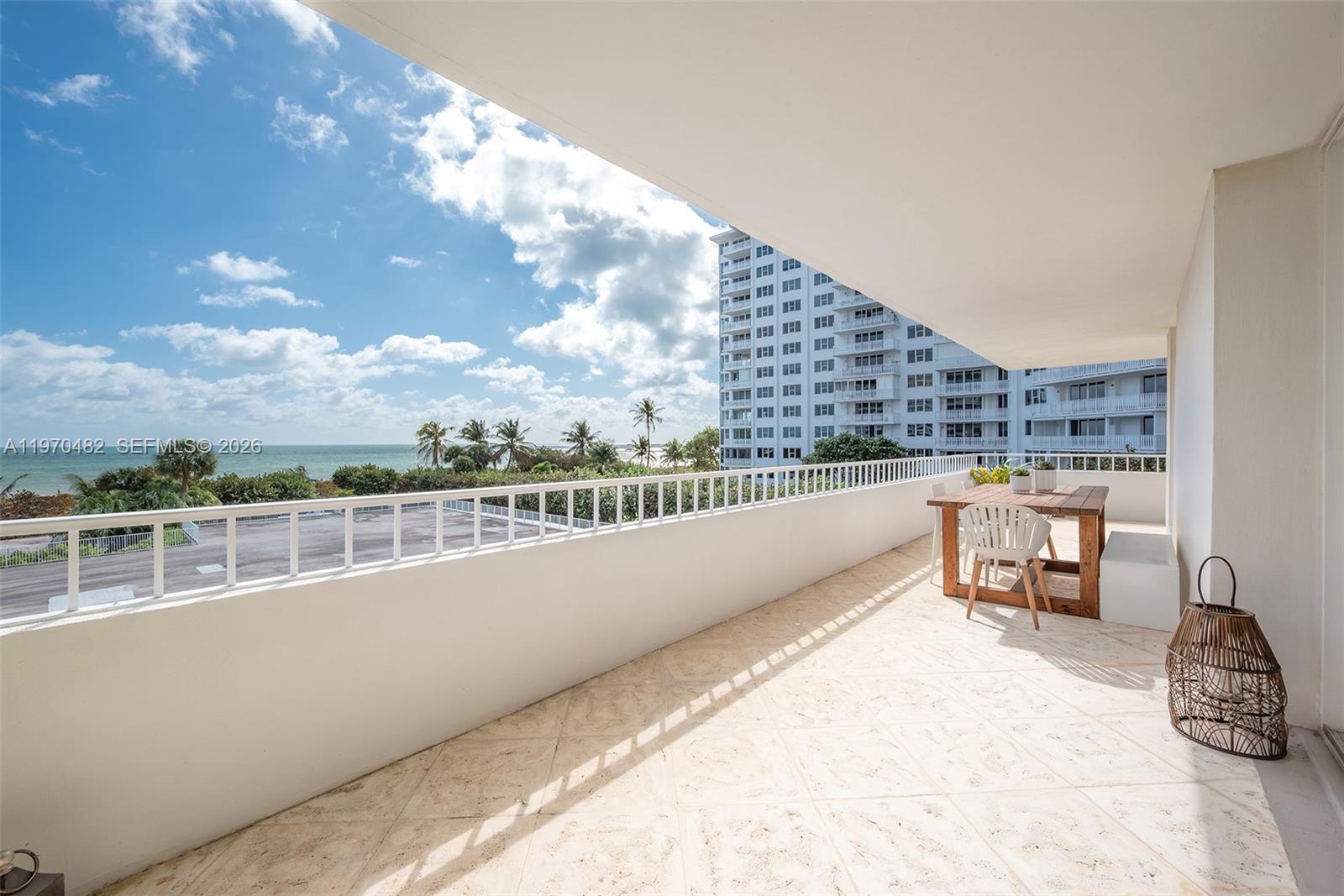 COMMODORE CLUB SOUTH COND - Residential