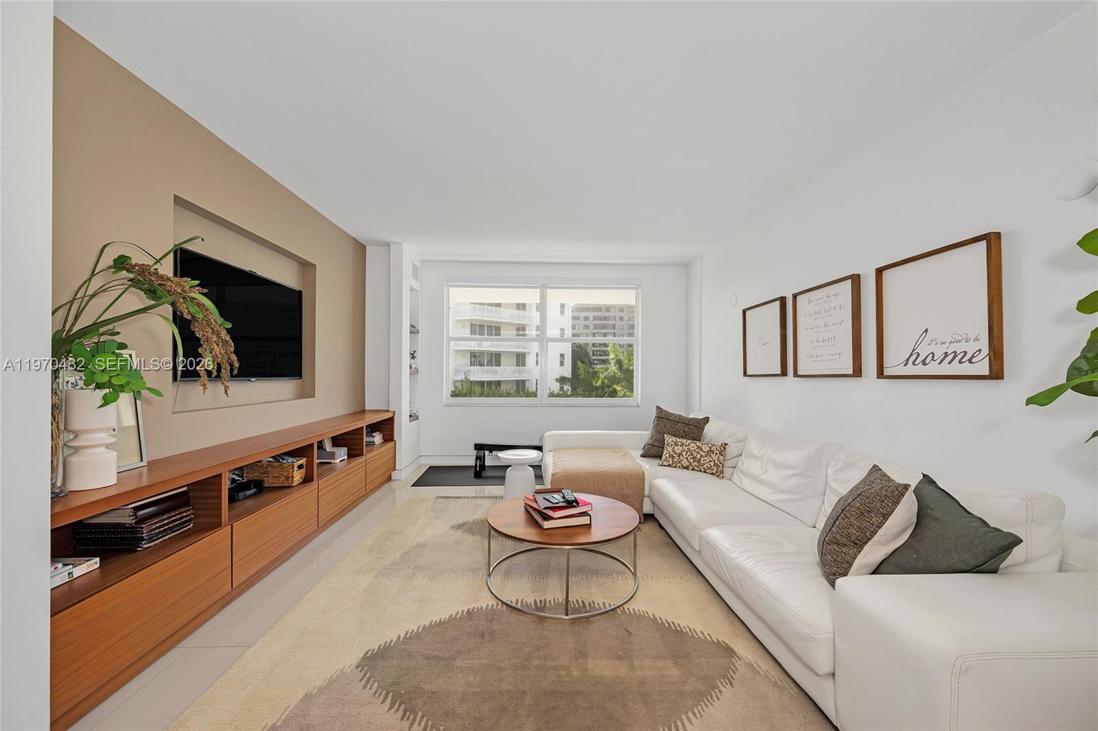 COMMODORE CLUB SOUTH COND - Residential