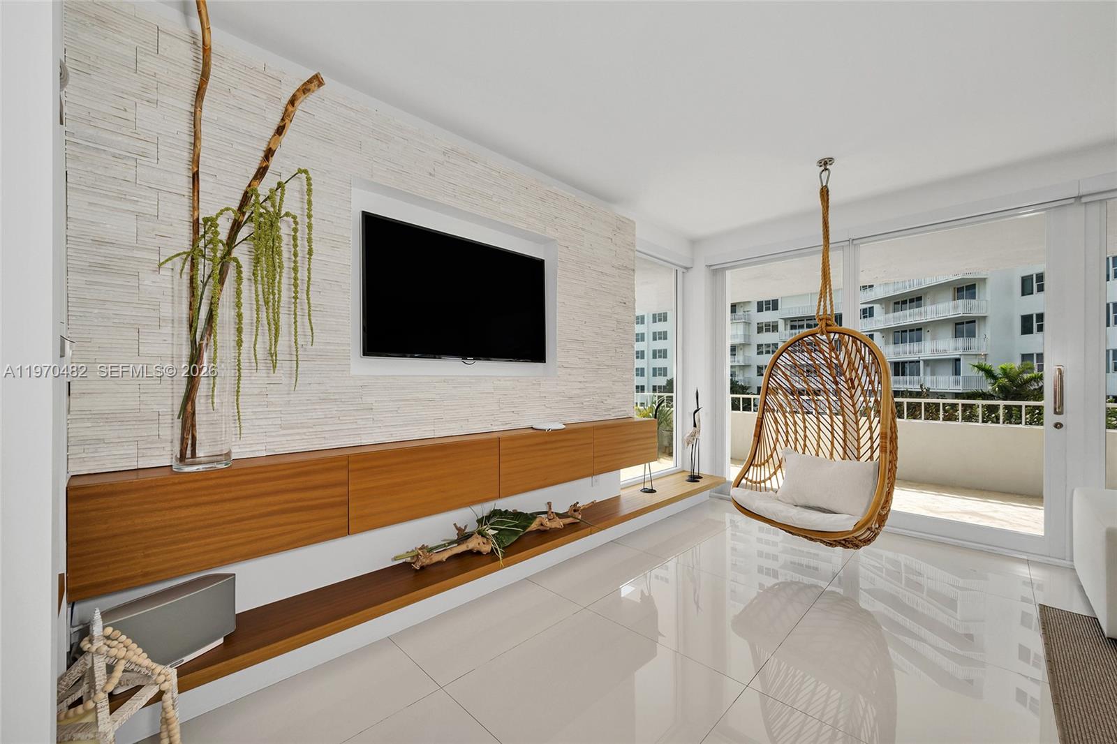 COMMODORE CLUB SOUTH COND - Residential