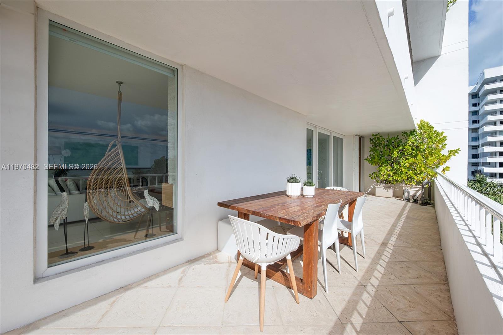 COMMODORE CLUB SOUTH COND - Residential