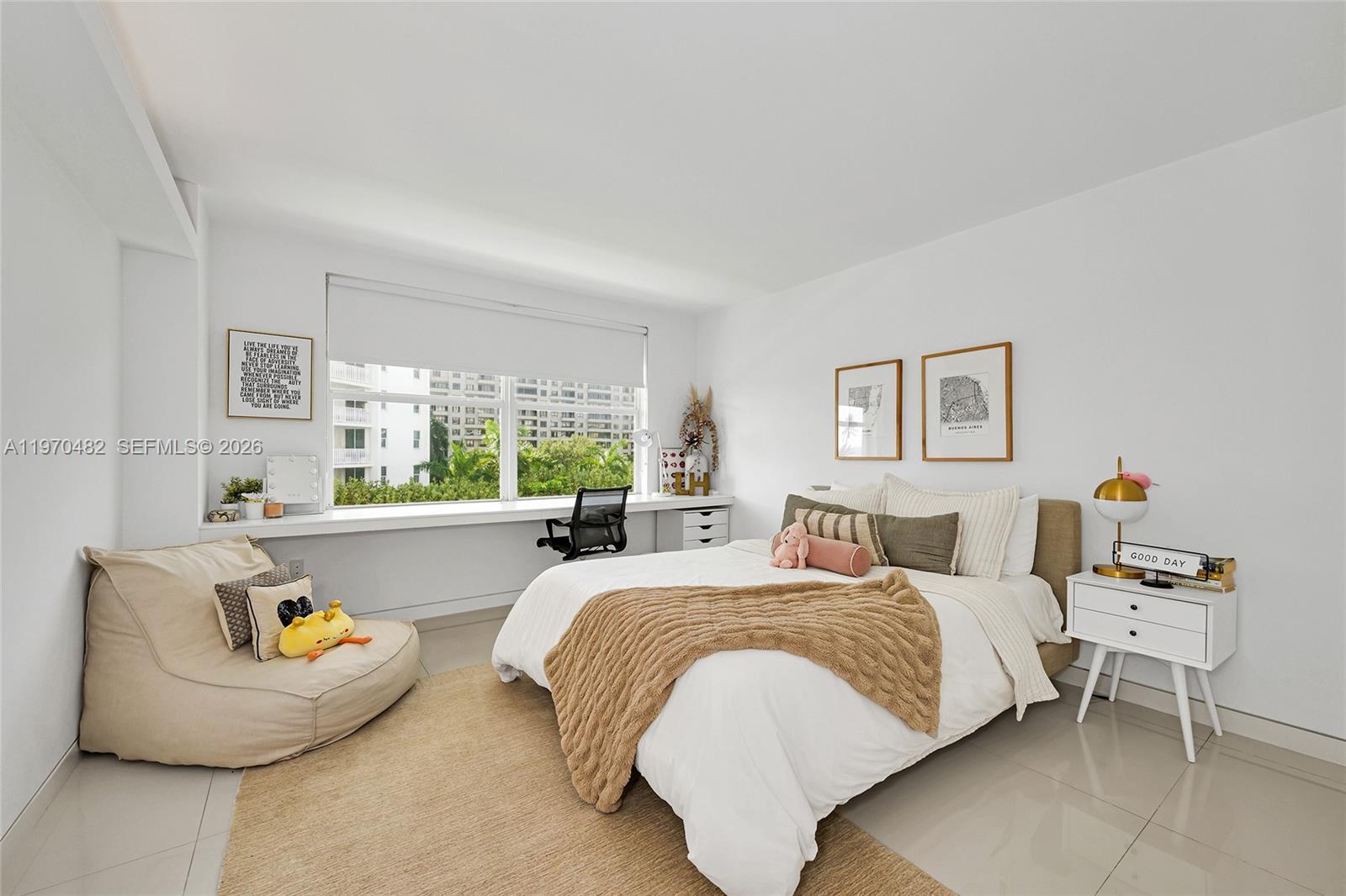 COMMODORE CLUB SOUTH COND - Residential