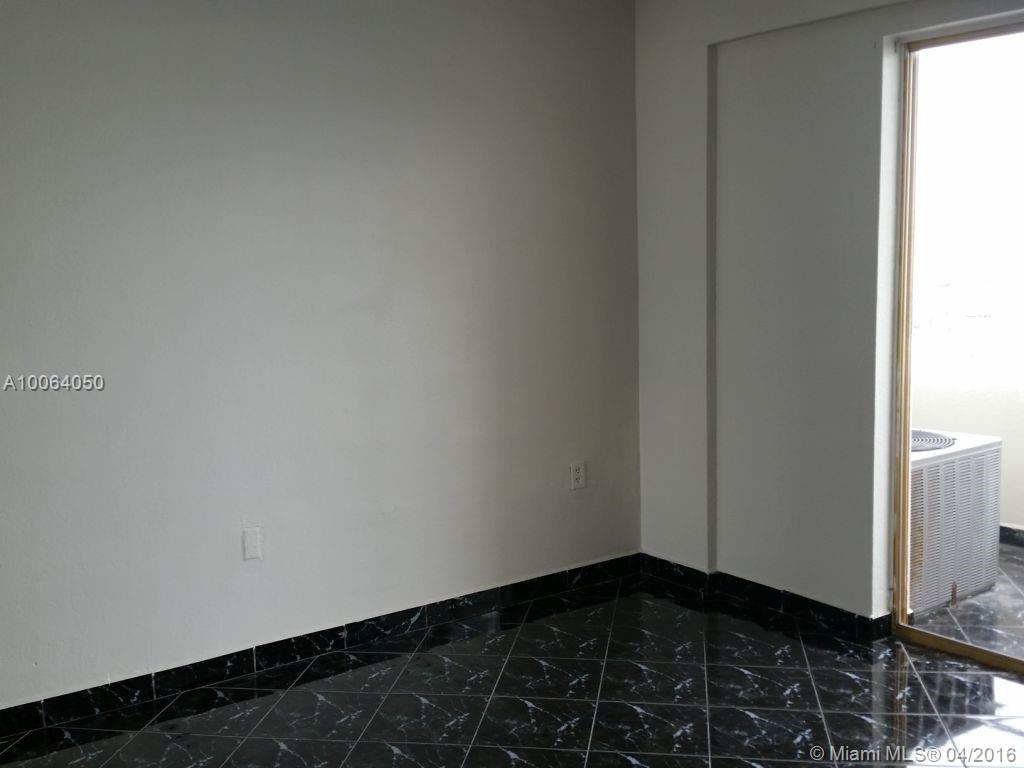 Bayshore Yacht Tennis Clu - Residential Lease