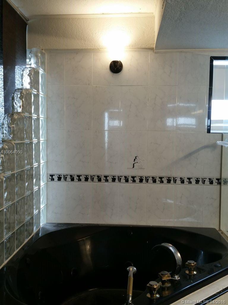 Bayshore Yacht Tennis Clu - Residential Lease