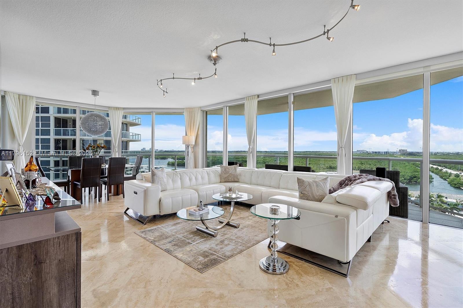 RENAISSANCE ON THE OCEAN - Residential