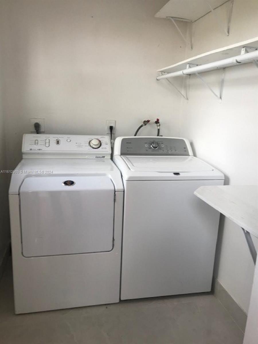 KENDALL LKS E LAKEVIEW TH - Residential Lease