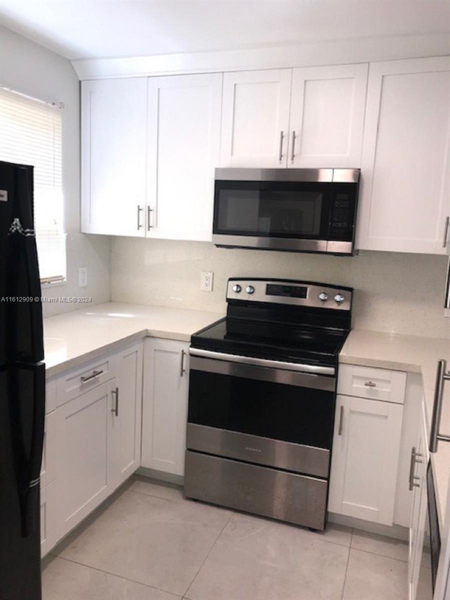 KENDALL LKS E LAKEVIEW TH - Residential Lease