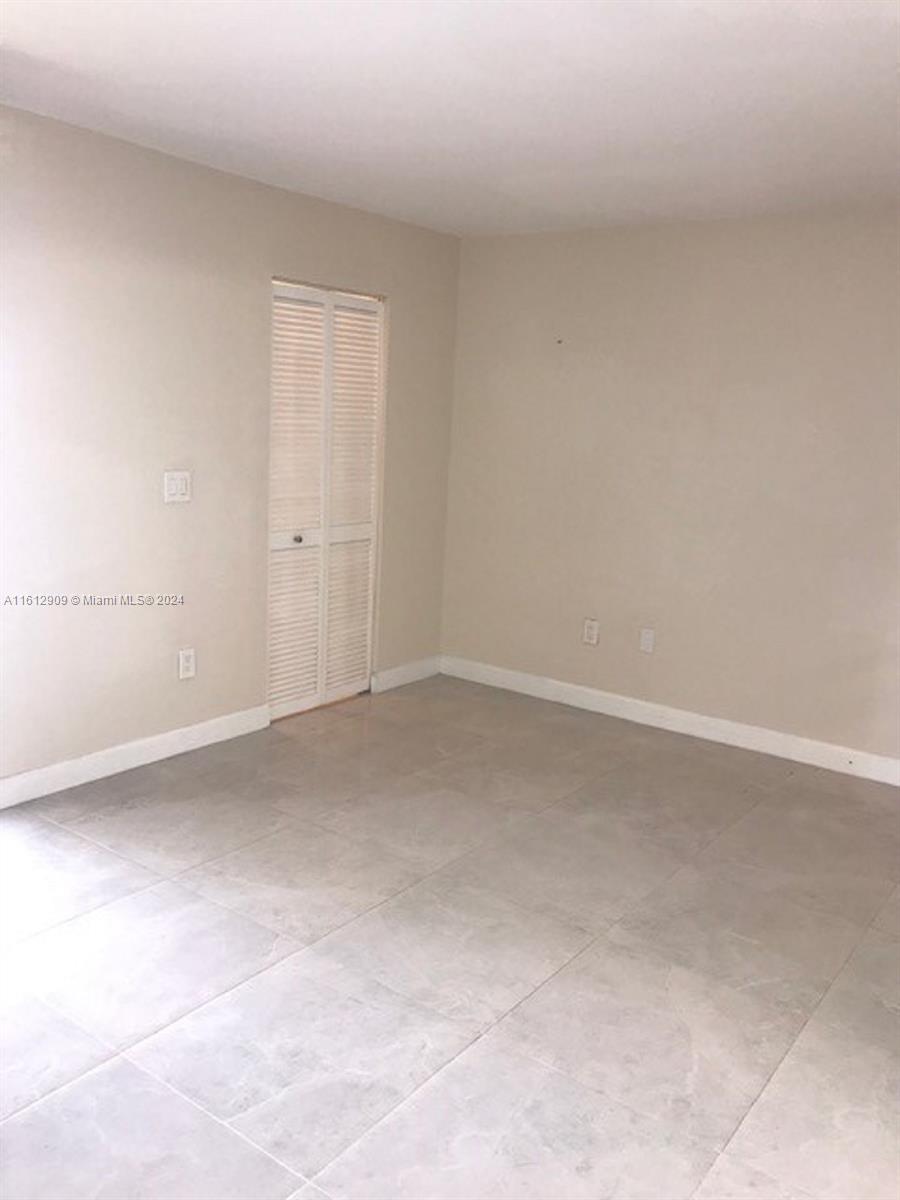 KENDALL LKS E LAKEVIEW TH - Residential Lease