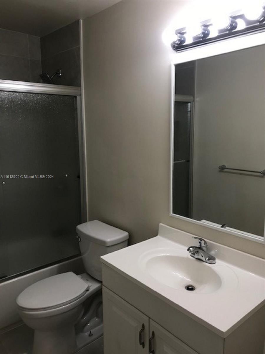 KENDALL LKS E LAKEVIEW TH - Residential Lease