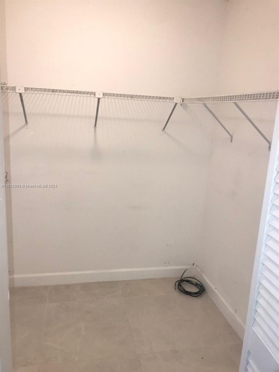 KENDALL LKS E LAKEVIEW TH - Residential Lease