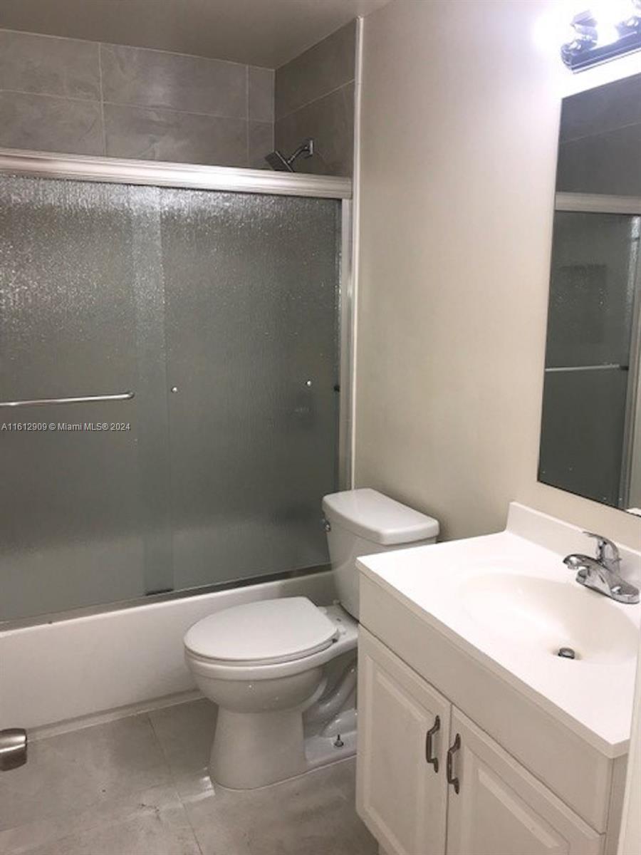 KENDALL LKS E LAKEVIEW TH - Residential Lease
