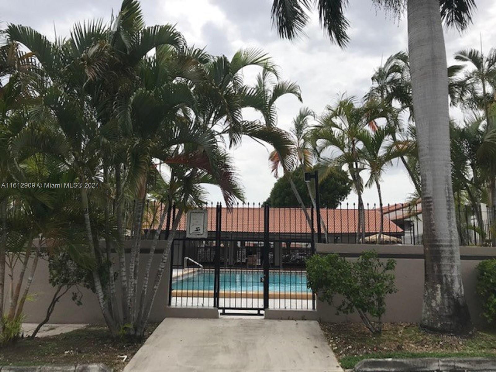 KENDALL LKS E LAKEVIEW TH - Residential Lease