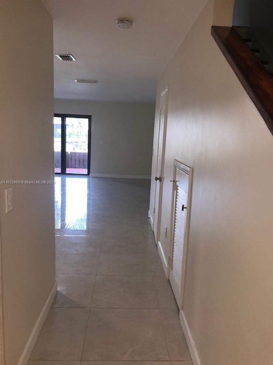 KENDALL LKS E LAKEVIEW TH - Residential Lease