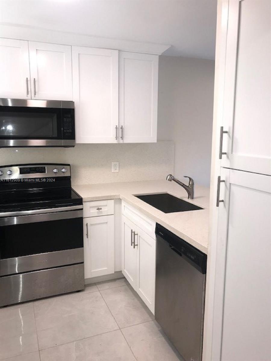 KENDALL LKS E LAKEVIEW TH - Residential Lease