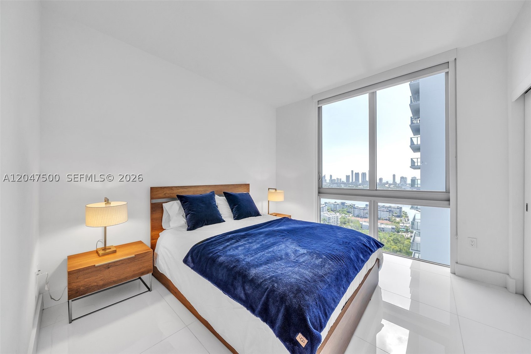 THE HARBOUR NORTH CONDO - Residential