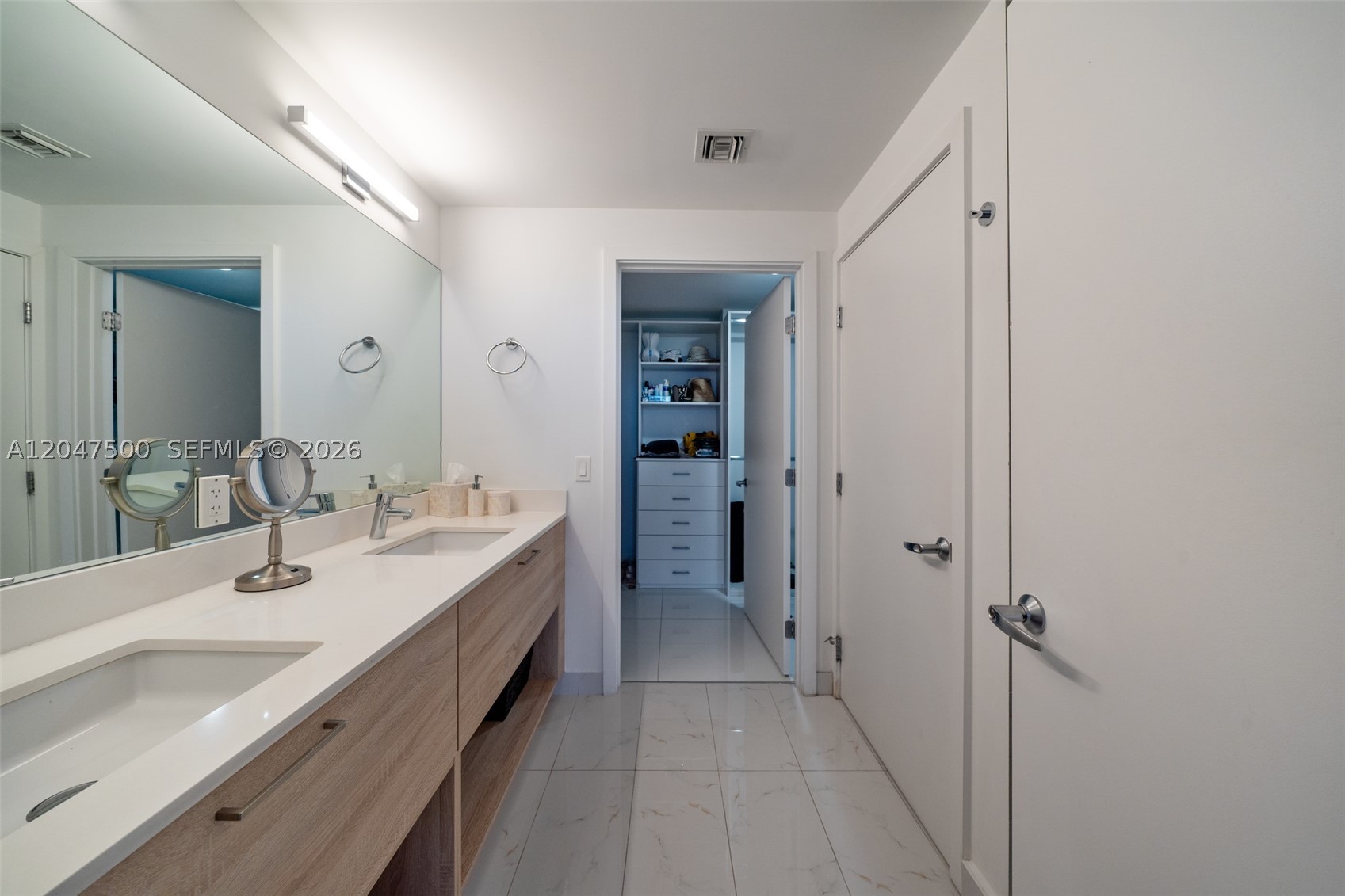 THE HARBOUR NORTH CONDO - Residential