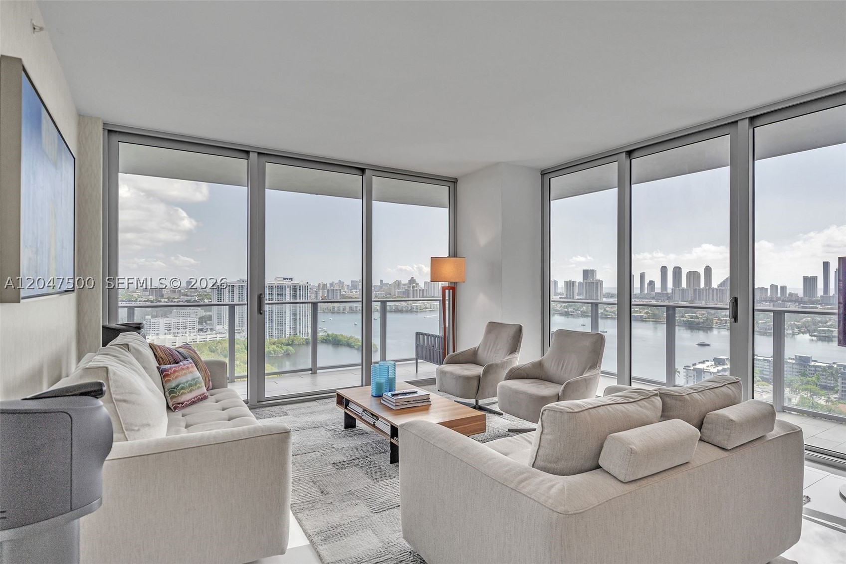 THE HARBOUR NORTH CONDO - Residential