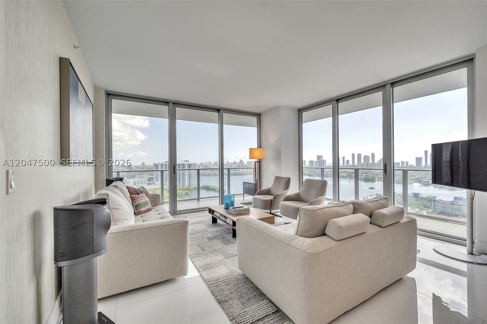 THE HARBOUR NORTH CONDO - Residential