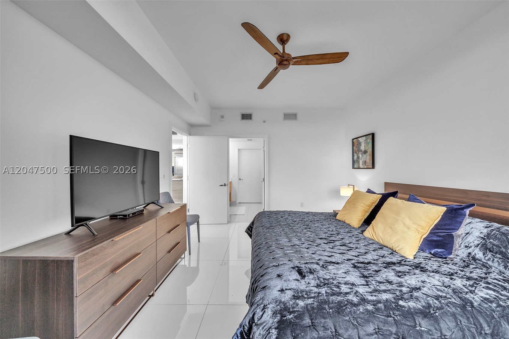 THE HARBOUR NORTH CONDO - Residential