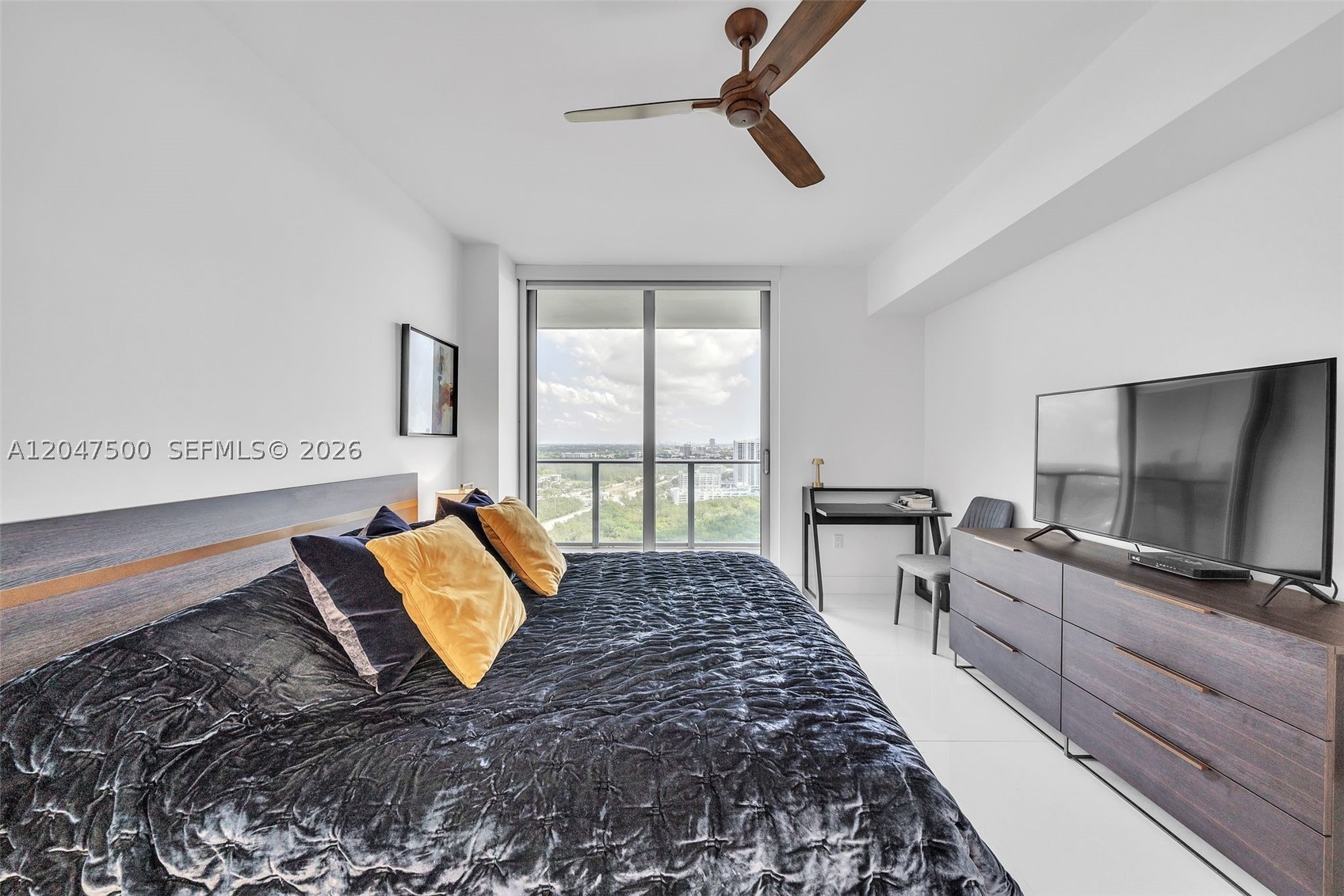 THE HARBOUR NORTH CONDO - Residential