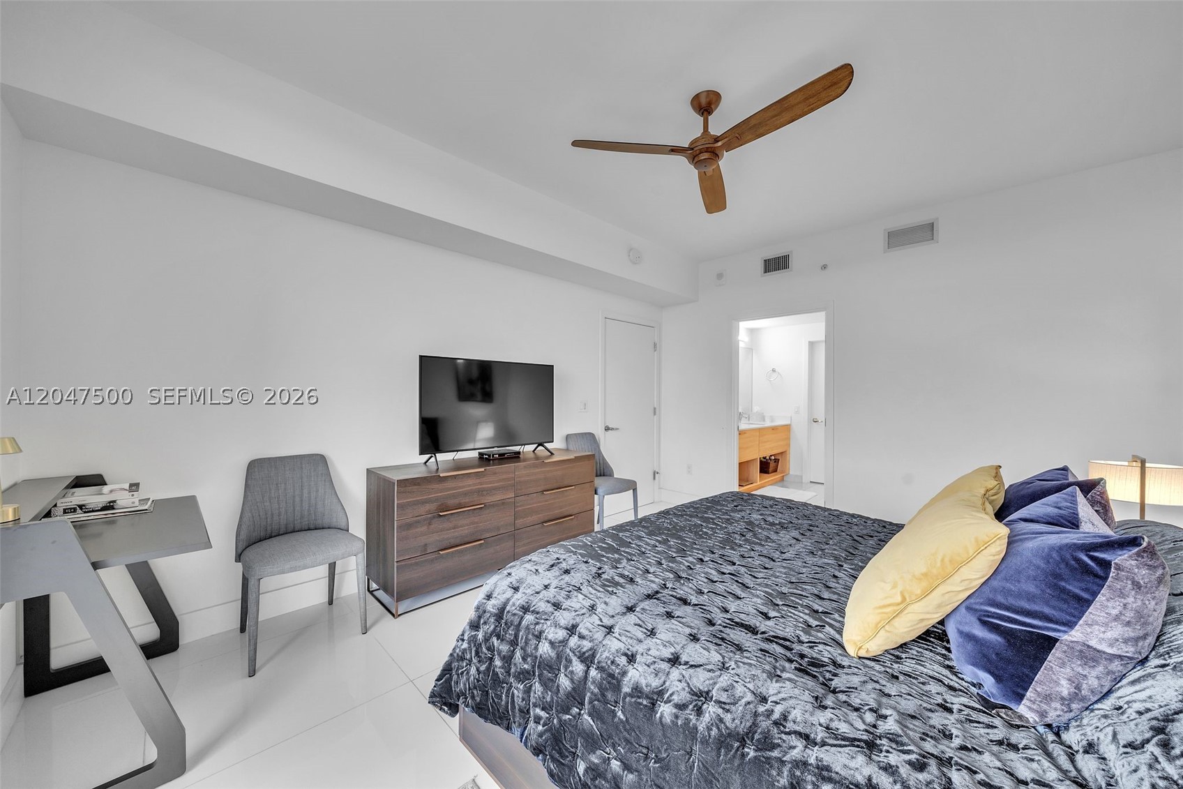 THE HARBOUR NORTH CONDO - Residential