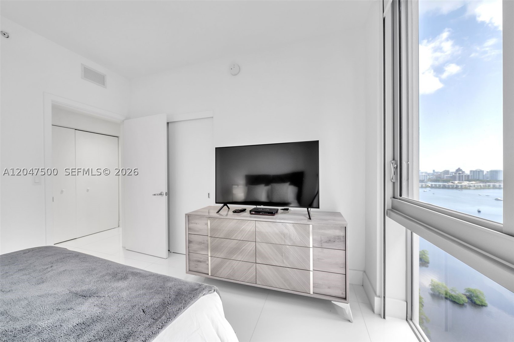 THE HARBOUR NORTH CONDO - Residential