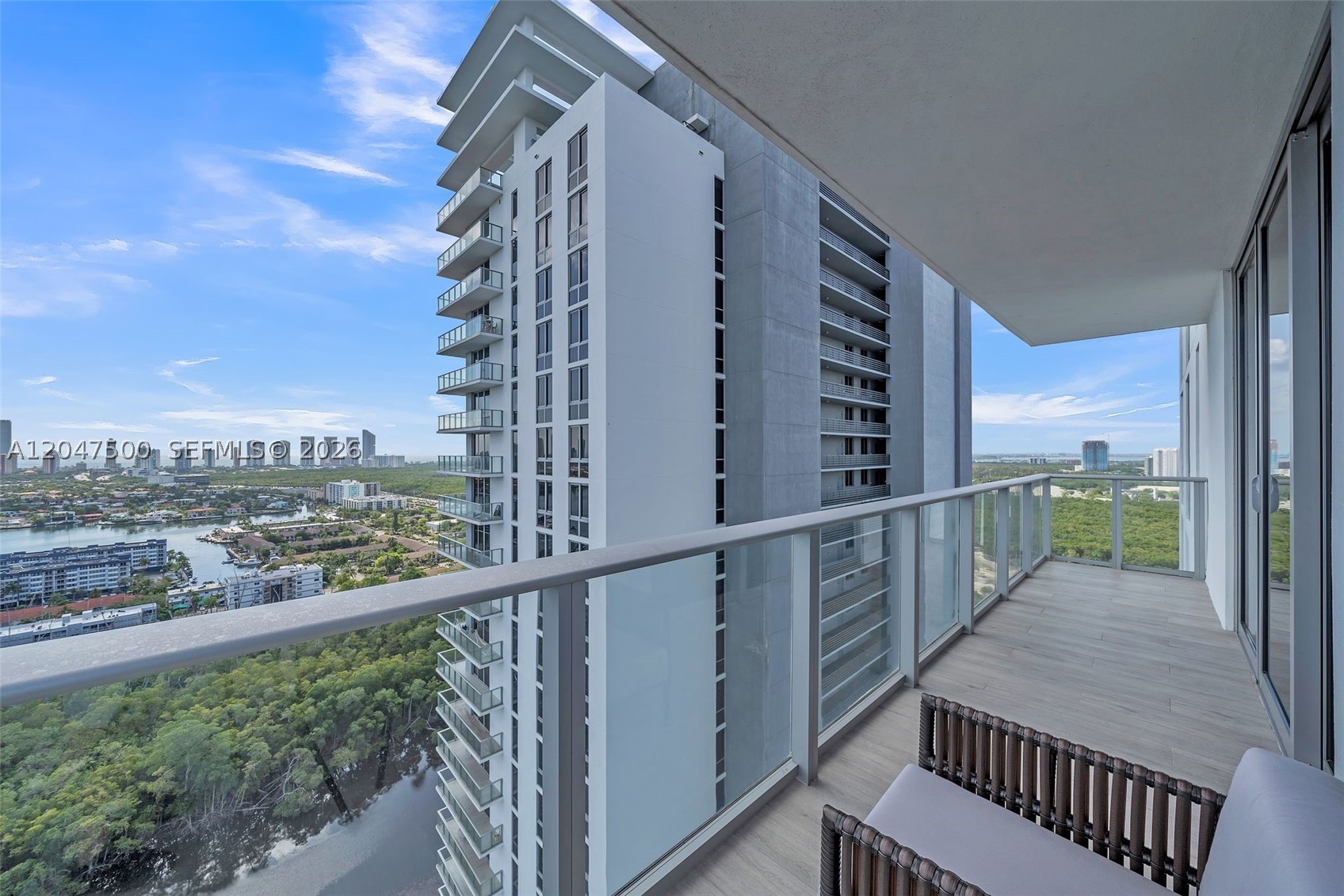 THE HARBOUR NORTH CONDO - Residential