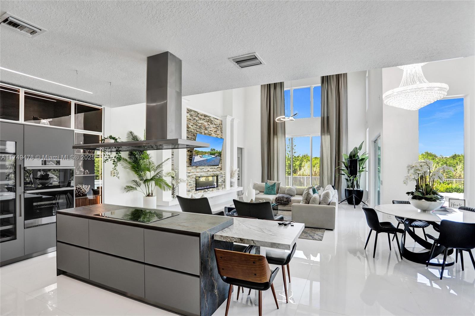 SUNSET LAKES PLAT THREE - Residential
