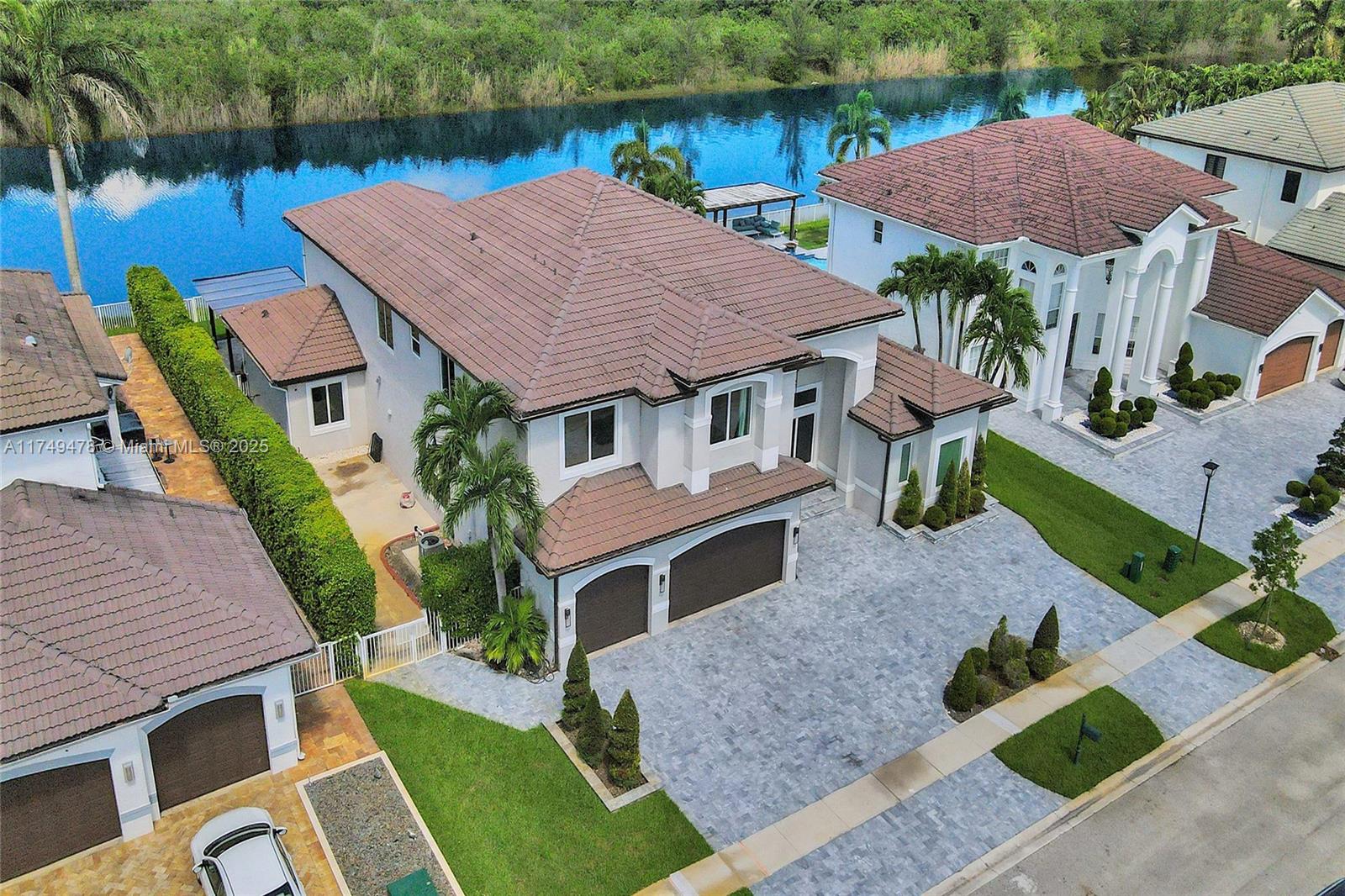 SUNSET LAKES PLAT THREE - Residential