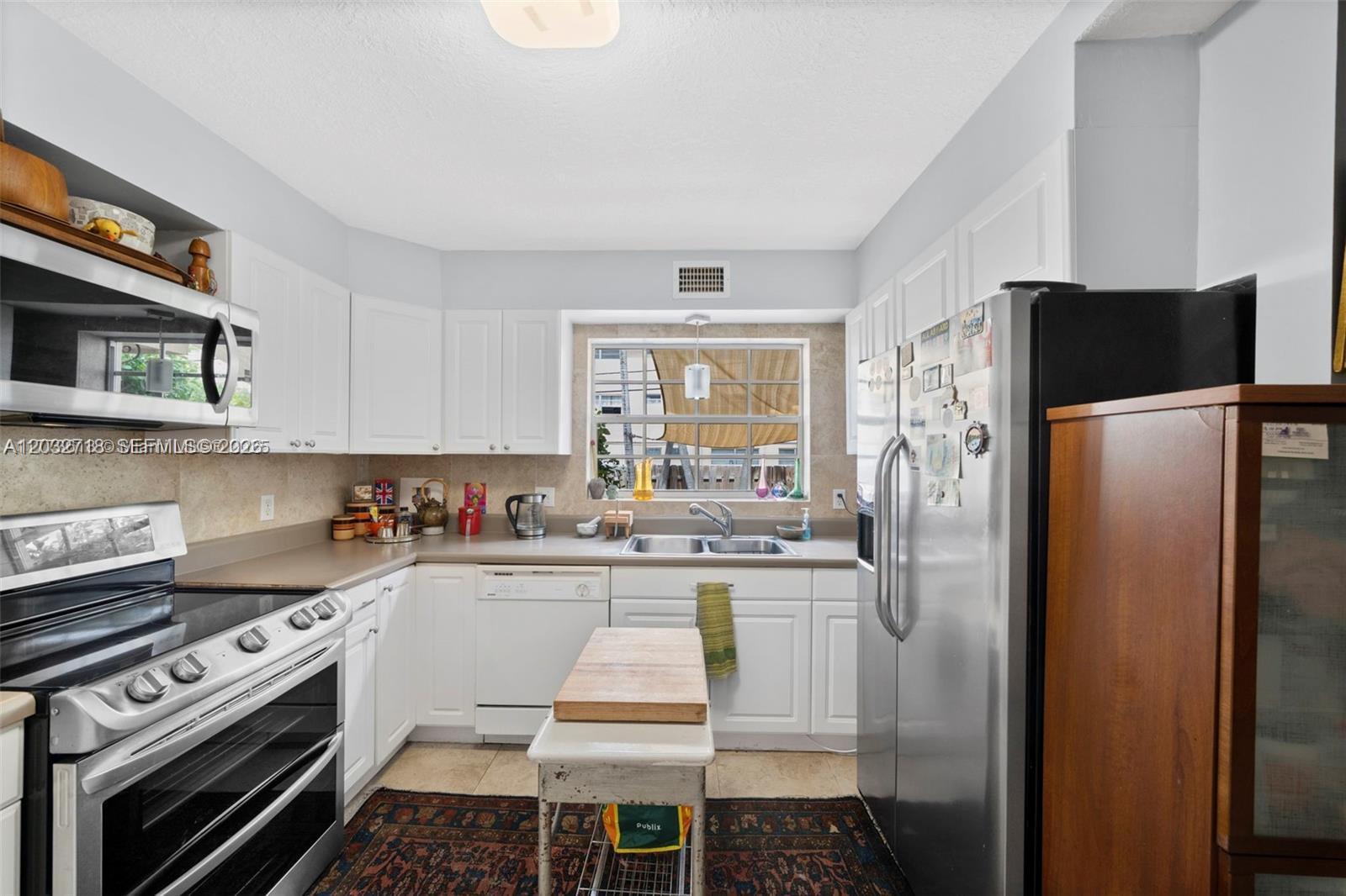 TOWNHOUSES BY AL BESADE J - Residential Lease