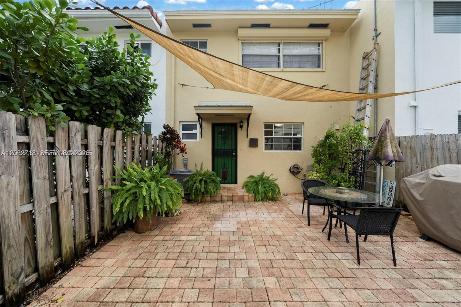 TOWNHOUSES BY AL BESADE J - Residential Lease