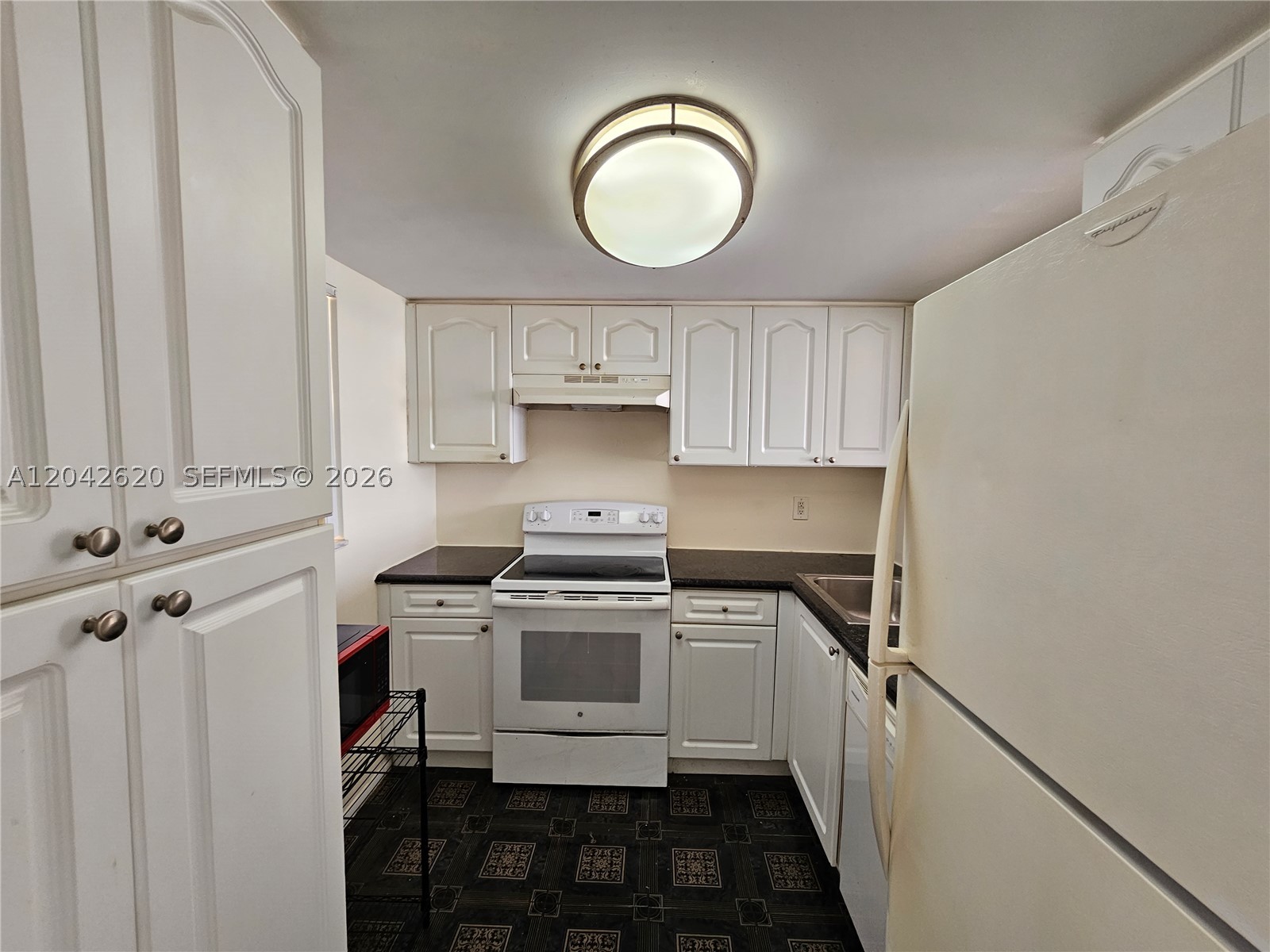 PARKWAY TOWERS - Residential