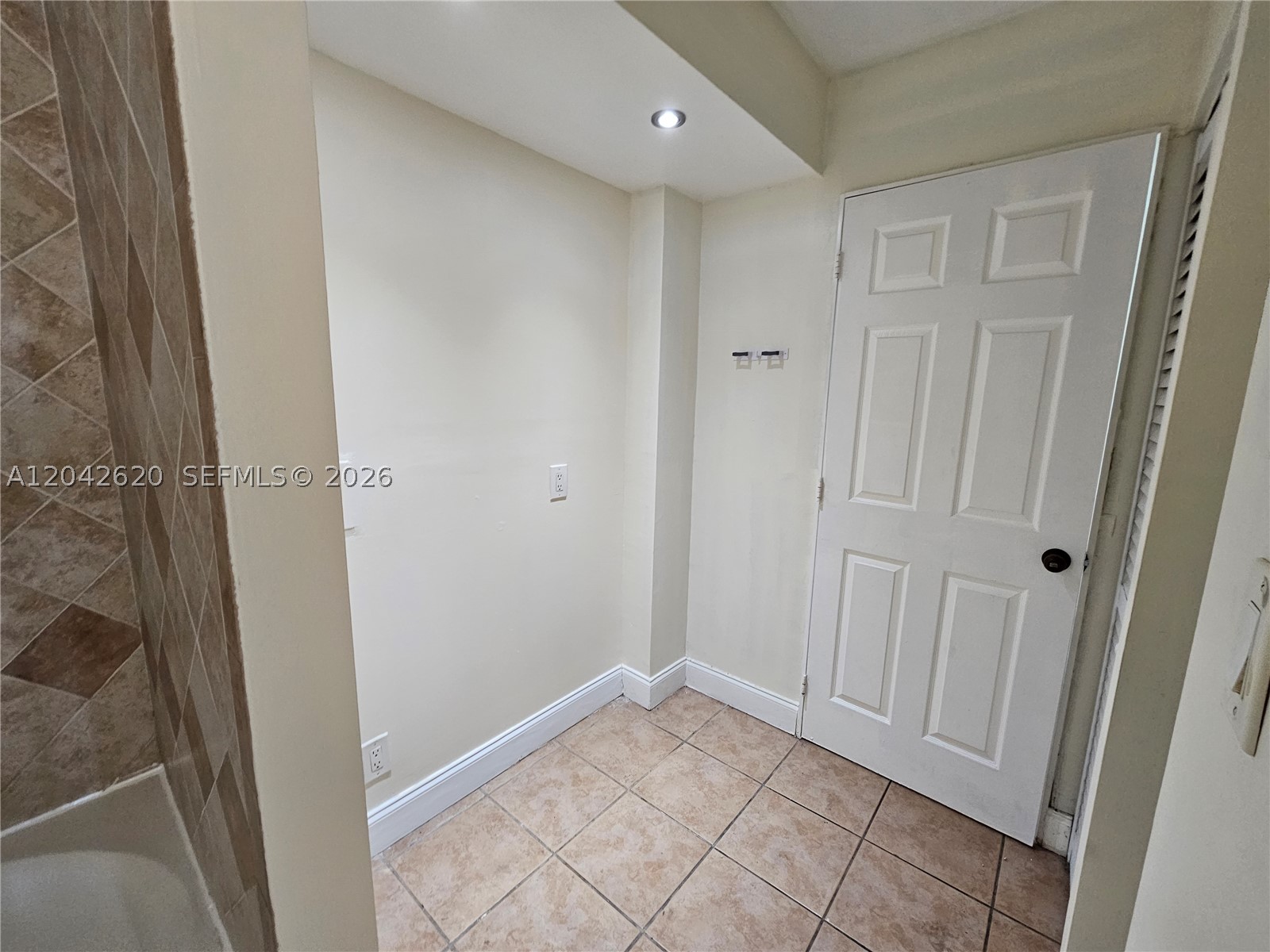 PARKWAY TOWERS - Residential