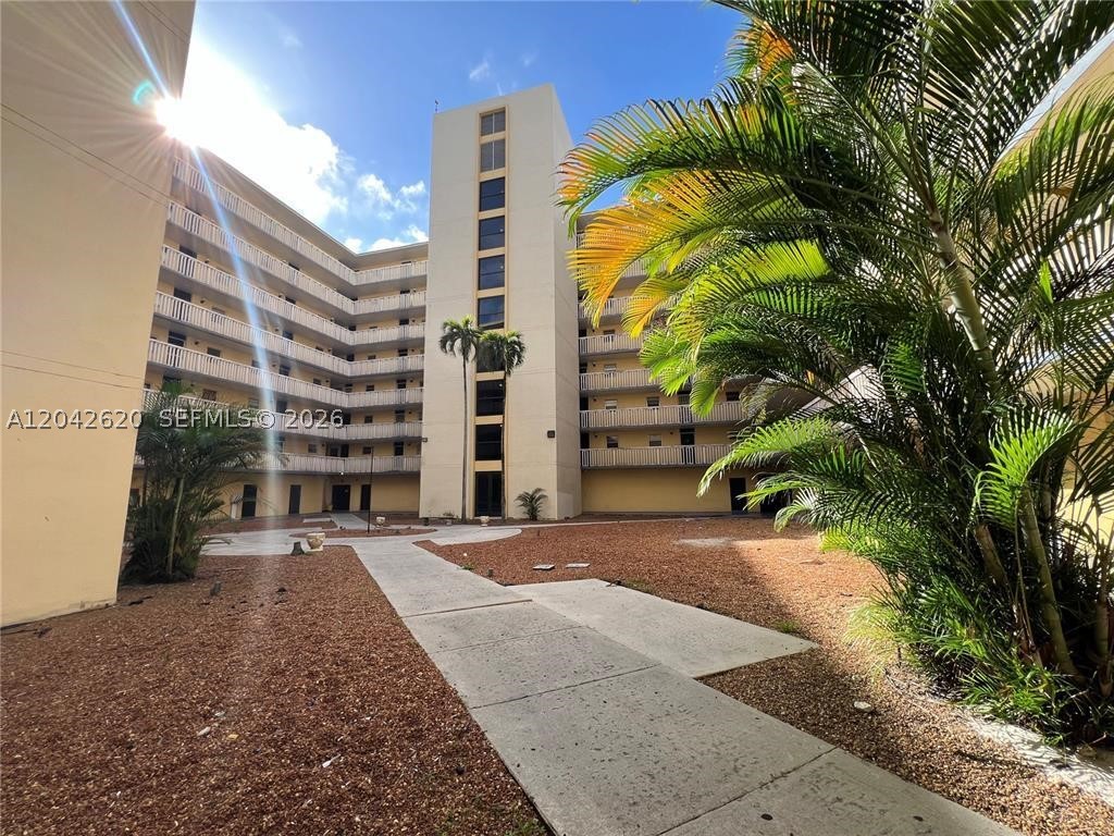 PARKWAY TOWERS - Residential