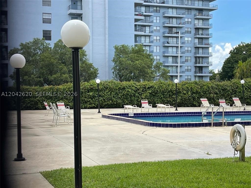 PARKWAY TOWERS - Residential