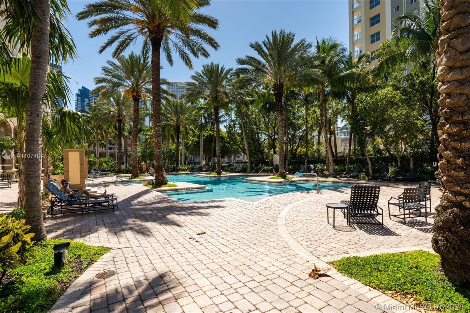 PORTO BELLAGIO CONDO - Residential