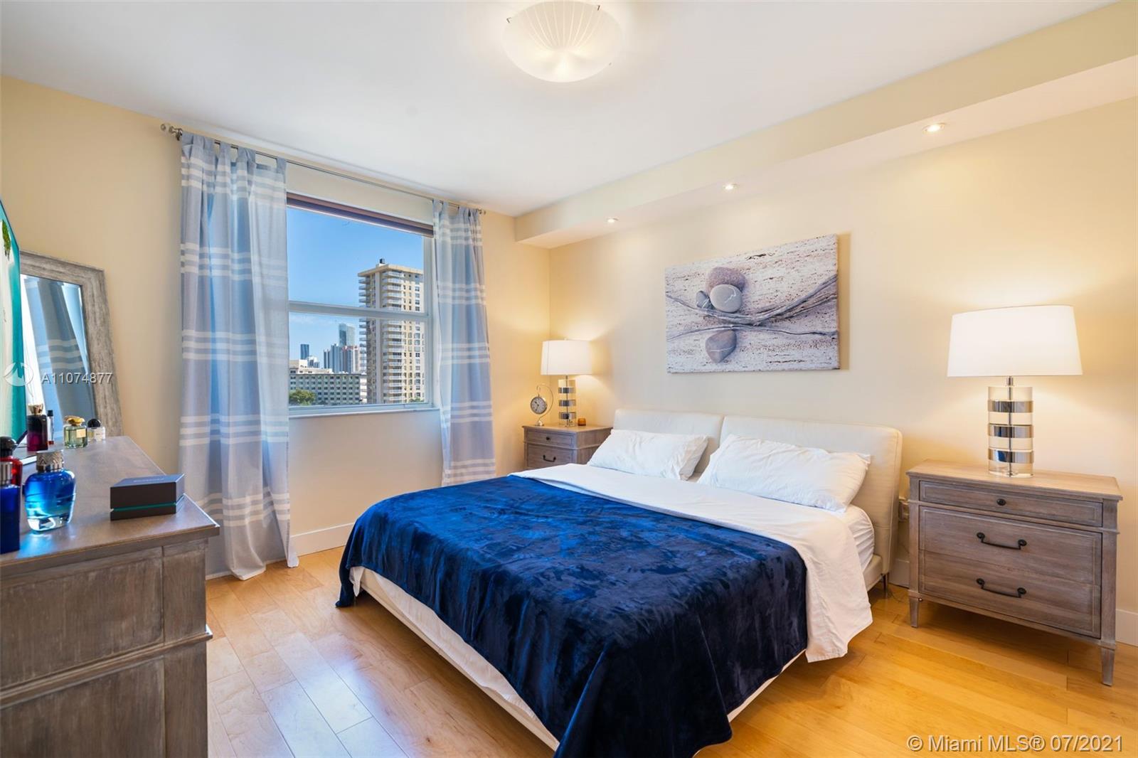 PORTO BELLAGIO CONDO - Residential