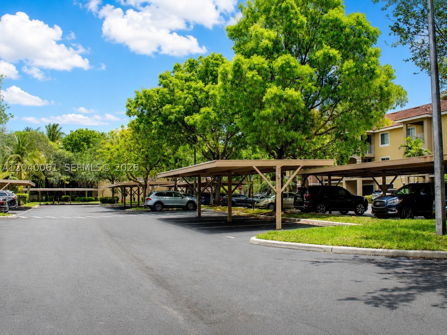 VILLAS AT EMERALD DUNES - Residential