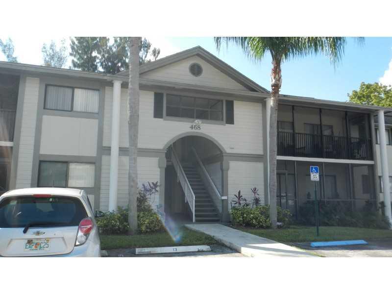 Large 3 Bedroom/ 2 Bath First Floor Condo Overlooking the Lake with a Screened in Patio located in the California Club.  Community is Gated with a Pool.  Close to Aventura Mall, Schools, Public Transportation, Major Roadways, Highways, Houses of Worship a nd Hospitals.  Must See... Will Not Last....Choose FHA Financing to Qualify for $100 Down Payment, Ask Your Agent for Details..