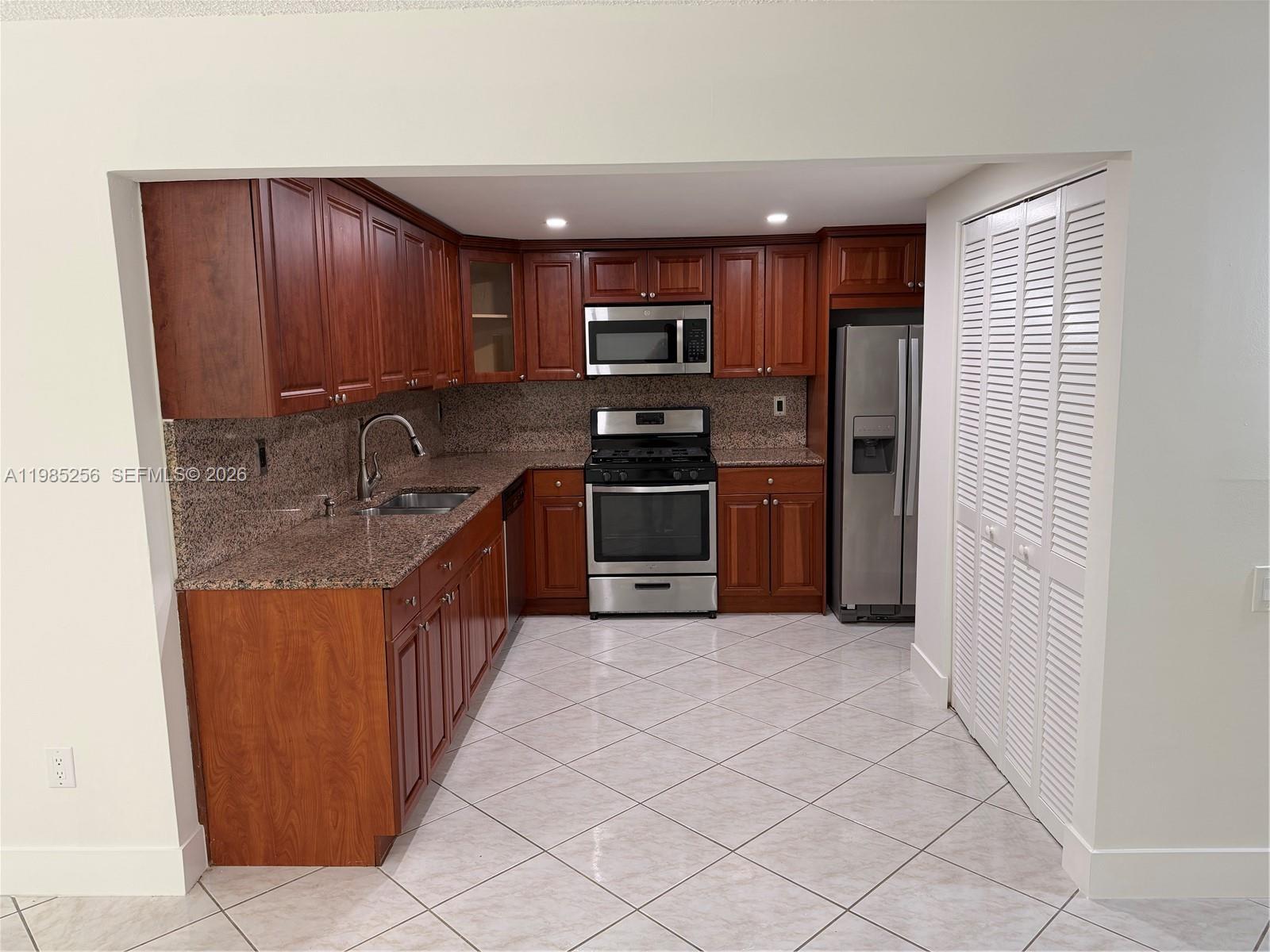 SNAPPER VILLAGE PH 2 SEC - Residential Lease
