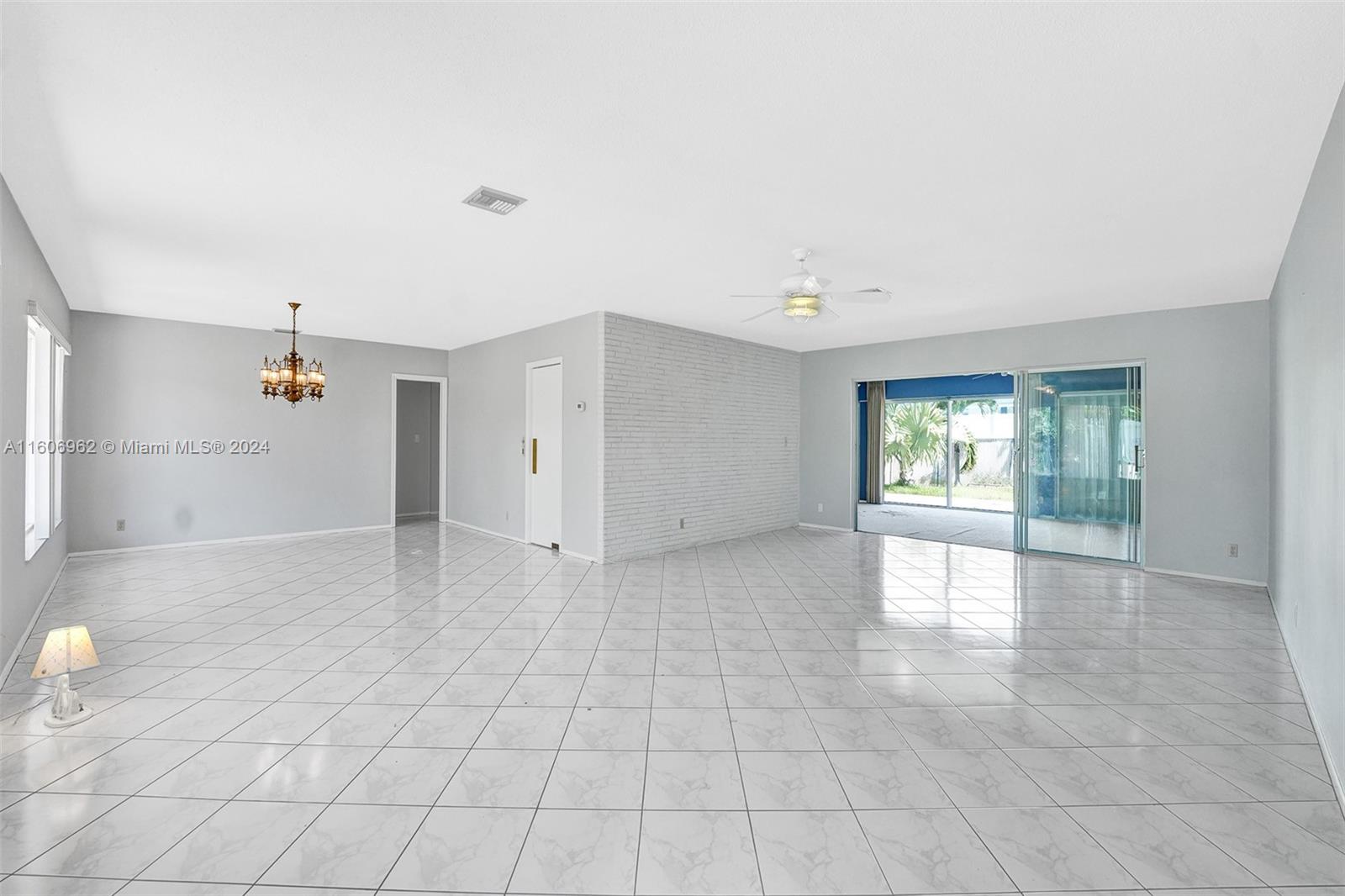 HOLLYWOOD GOLF ESTATES SE - Residential