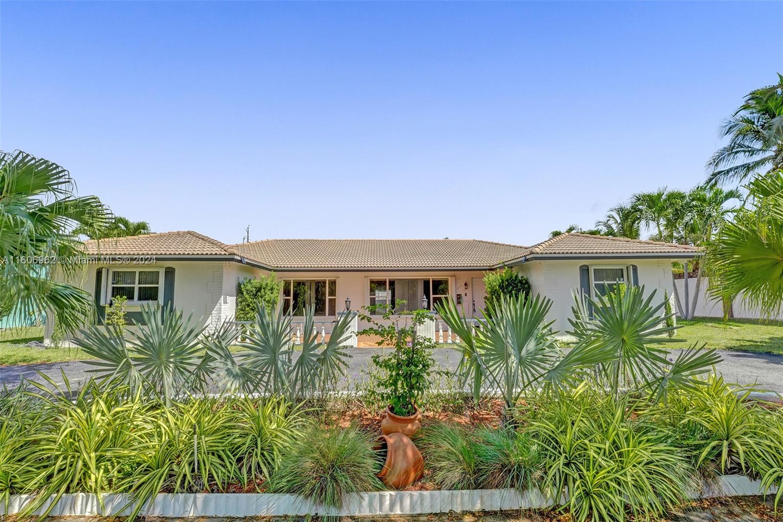 HOLLYWOOD GOLF ESTATES SE - Residential