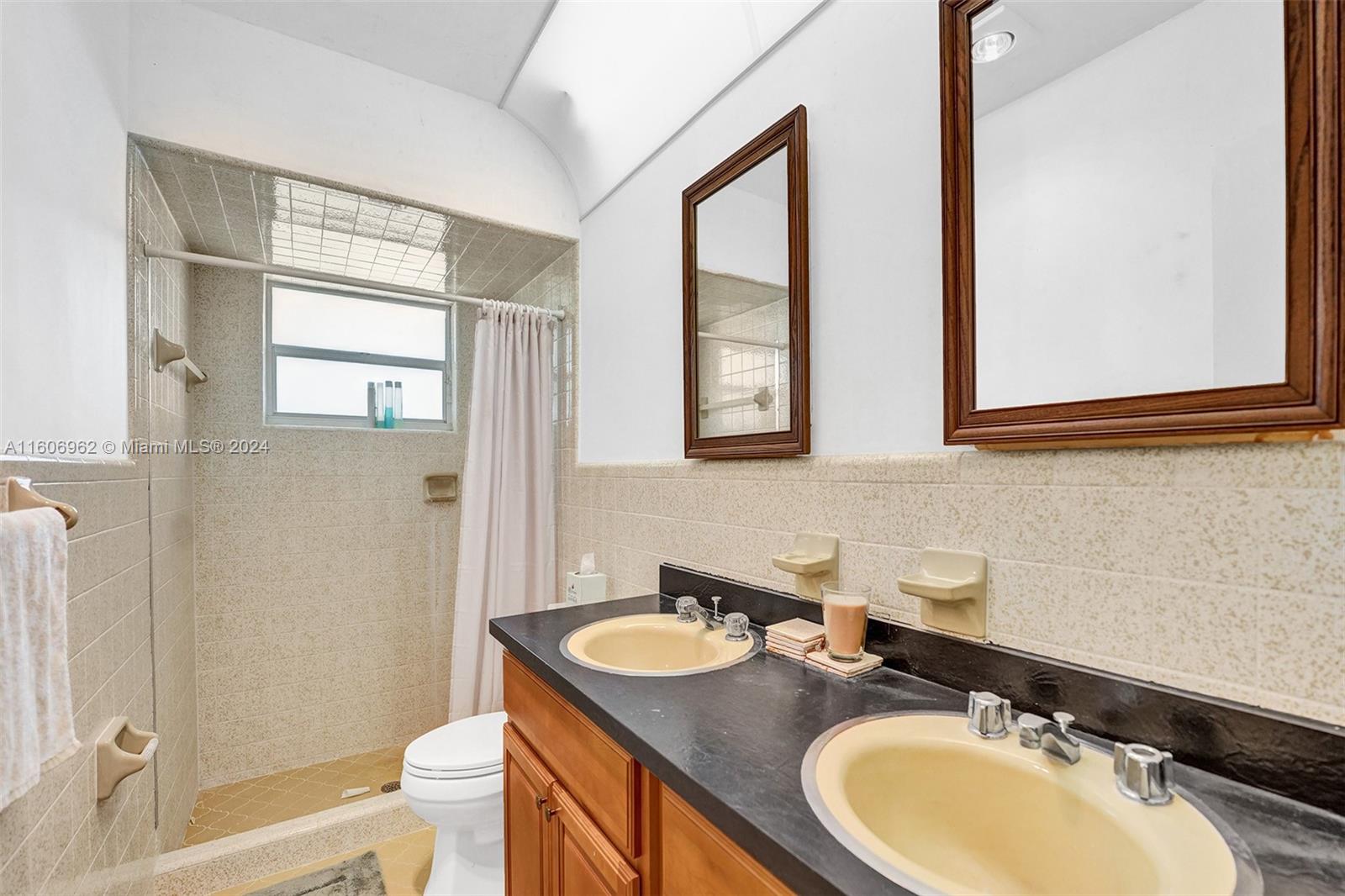 HOLLYWOOD GOLF ESTATES SE - Residential
