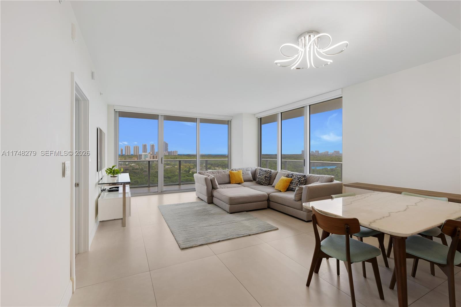 THE HARBOUR SOUTH CONDO - Residential