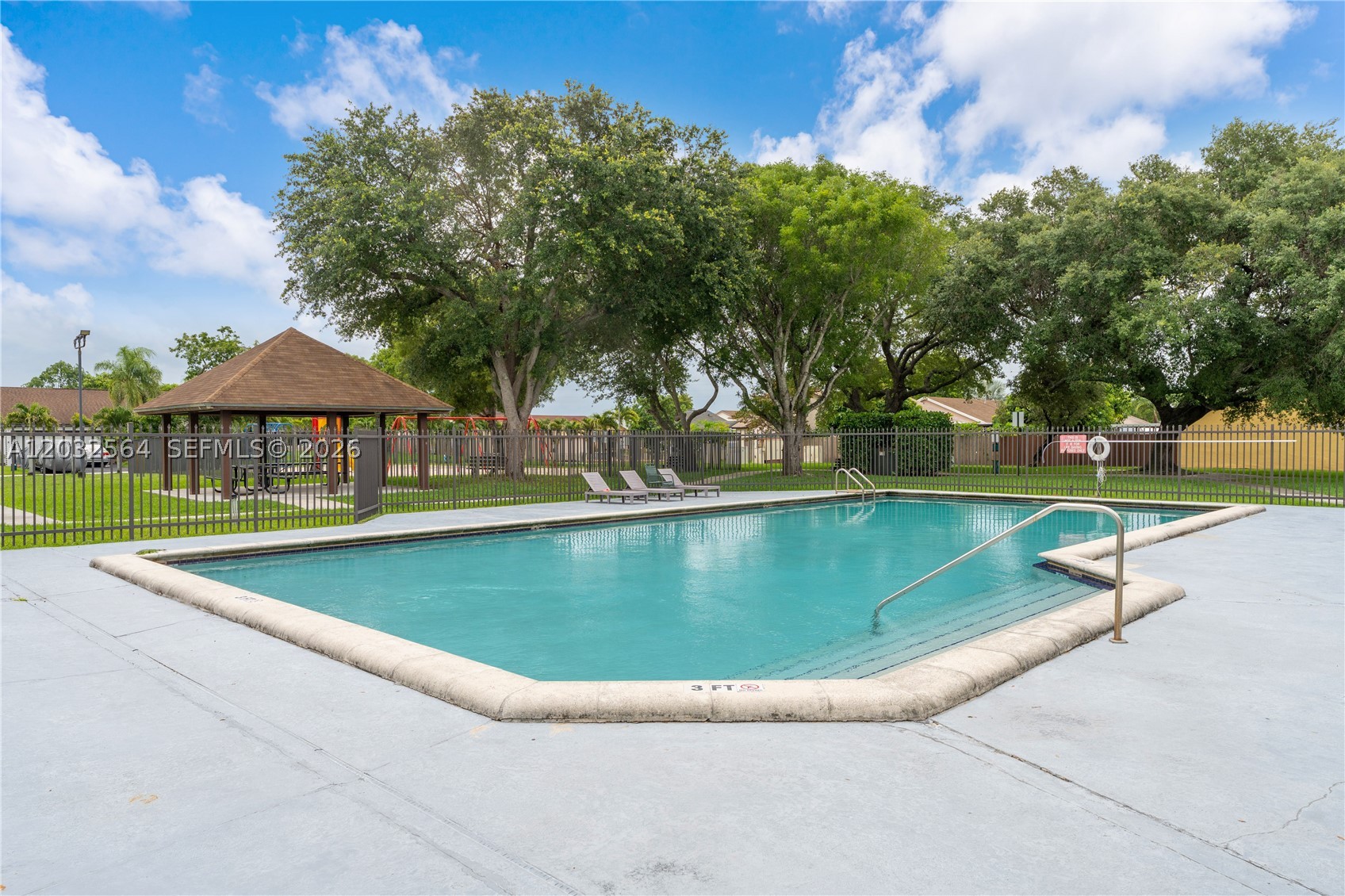 EDGEWATER PARK - Residential