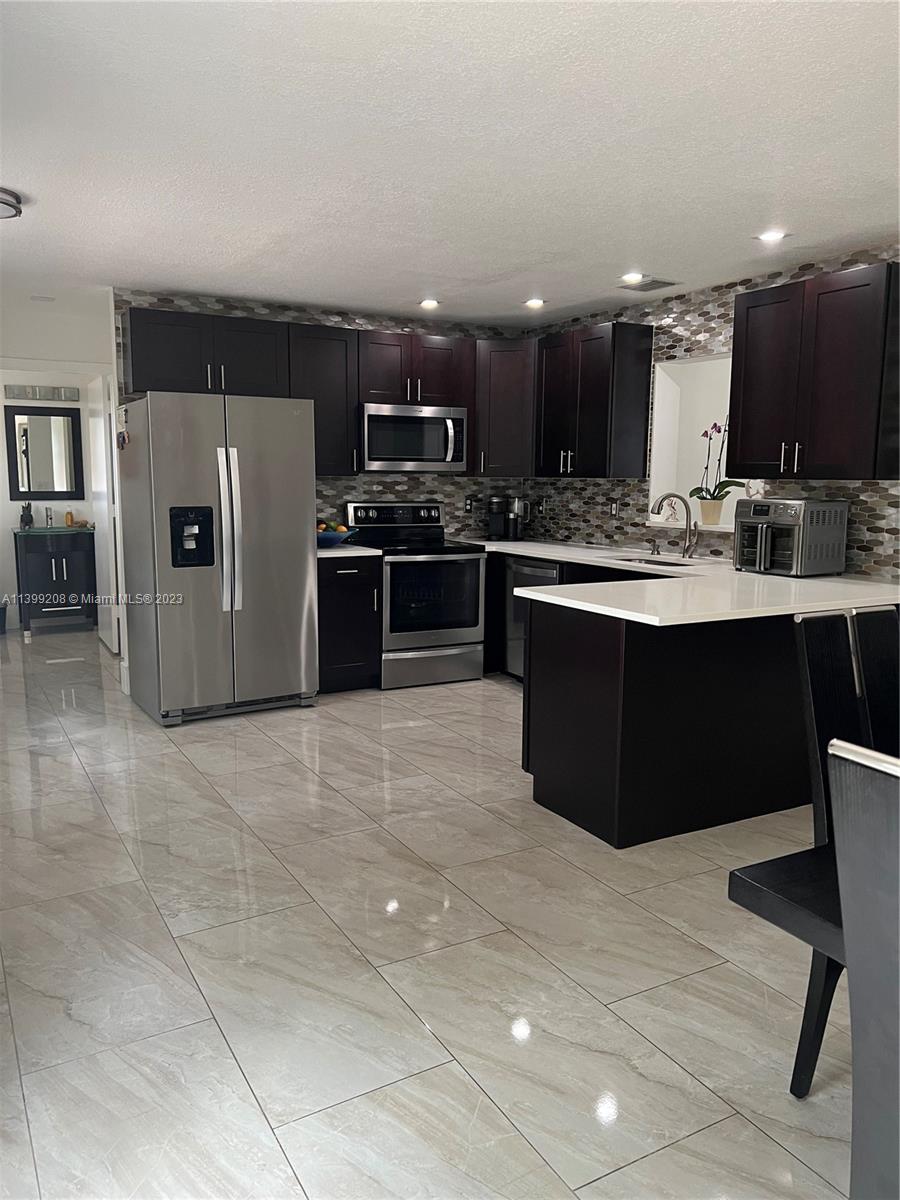 WEDGEWOOD ESTATES - Residential Lease