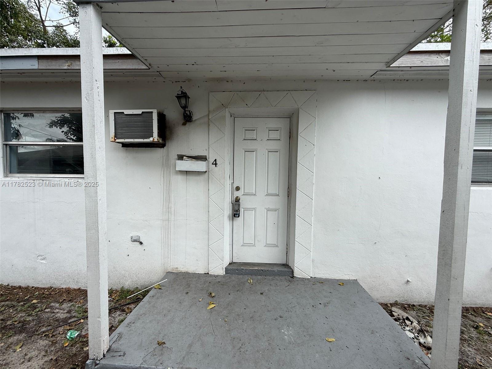 GREAT APARTMENT 1 BED 1 BATH, RECENTLY PAINTED AND READY TO MOVE IN ! FAST APPROVAL, PRESENT EMPLOYMENT INFORMATION , COPY OF IDS, SCHEDULE A SHOWING AND RENT IT TODAY!