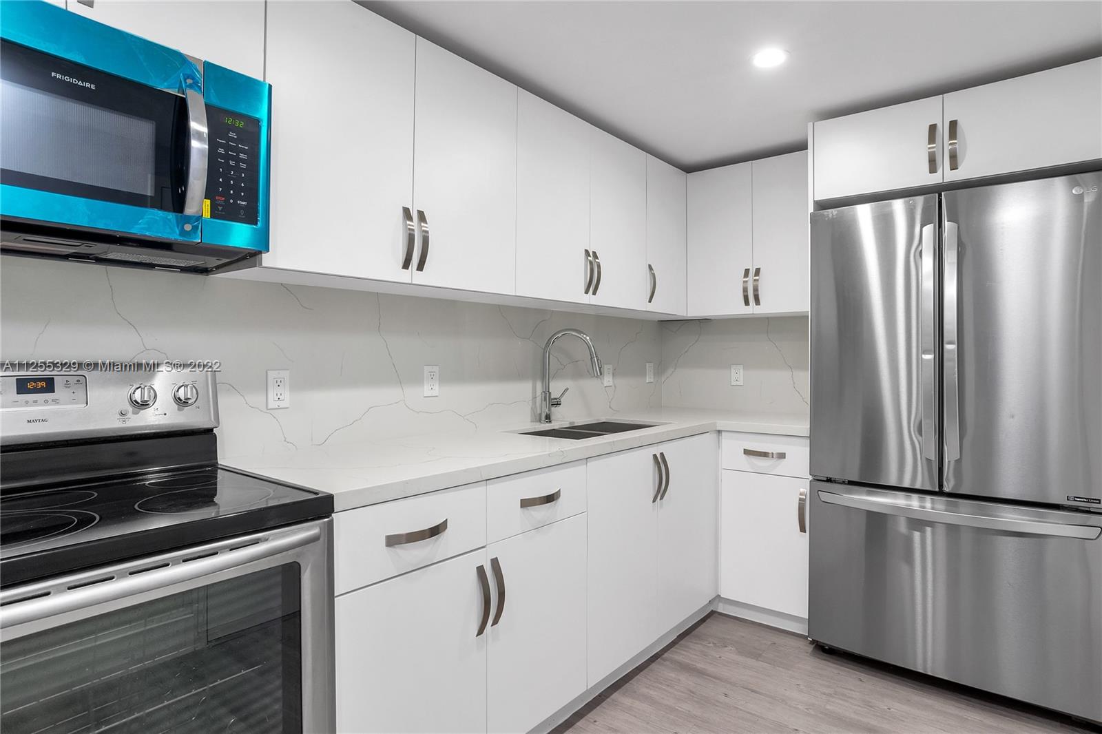BAYVIEW PALMS CONDO - Residential Lease