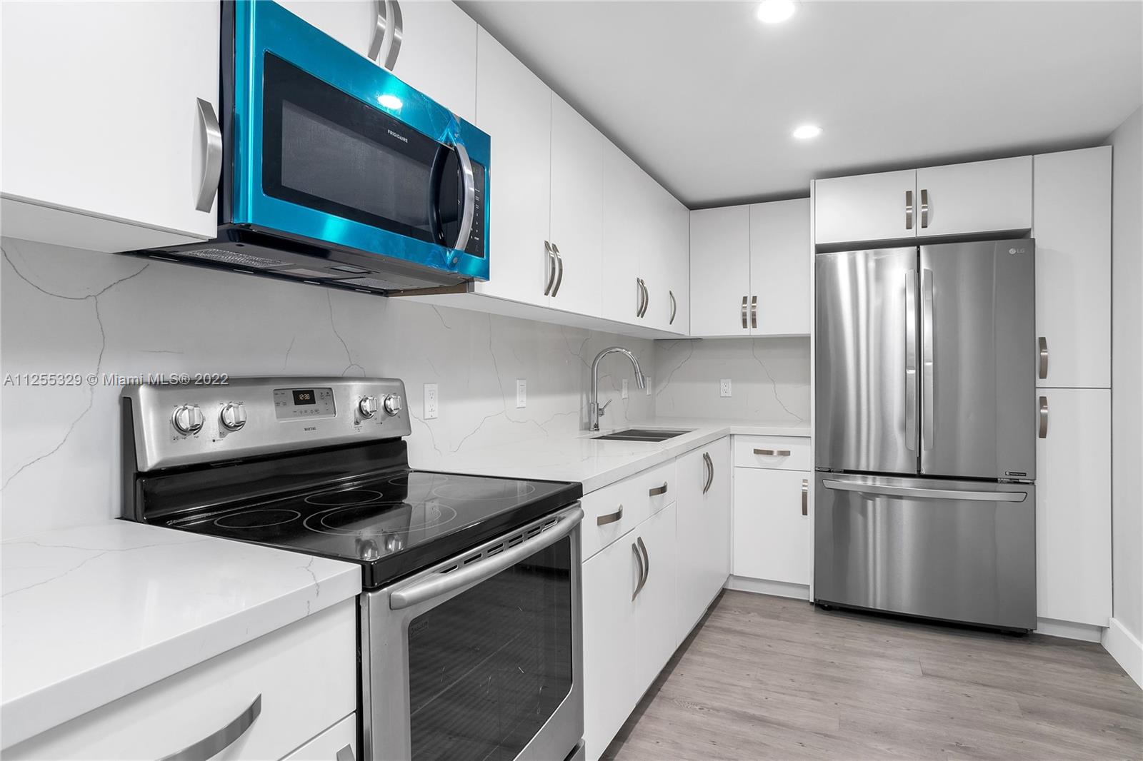 BAYVIEW PALMS CONDO - Residential Lease