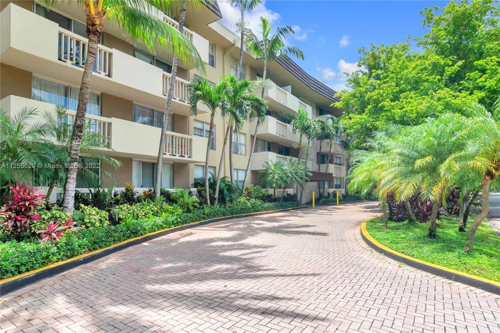 BAYVIEW PALMS CONDO - Residential Lease